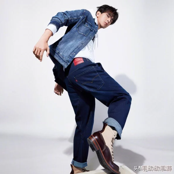男生和女生碰萝卜：校园里意外爆发的乐趣，竟引发全校同学的热烈讨论与疯狂模仿！