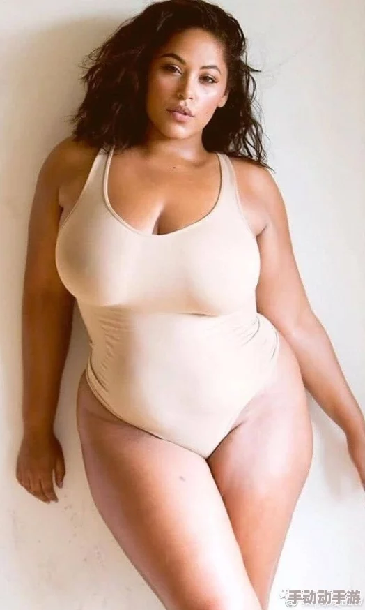 日本沣满BBWBBwBBw惊现罕见巨型模特，引发网络热议，网友纷纷表示无法直视！