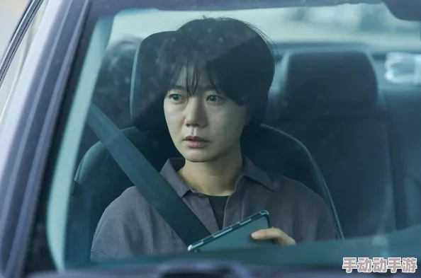 震惊！一边亲一边摸韩剧，竟然引发了观众热议，背后隐藏的秘密令人意想不到！