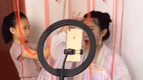 果冻传媒艳母惊爆料：惊人内情曝光，粉丝瞬间崩溃，网红圈瞬间掀起轩然大波，真相令人咋舌！