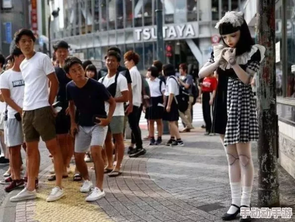 日本白嫩BBW内谢，居然在东京街头引发众人围观， shocking瞬间让所有路人目瞪口呆！