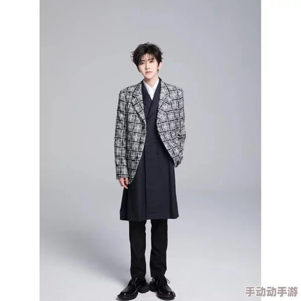 把坤坤放进女生里游戏，玩家们热议角色设定与互动玩法的创新与挑战