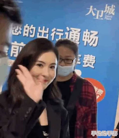 张柏芝跪下吃J8图片引发热议，网友纷纷评论其行为背后的深层含义与社会反响分析