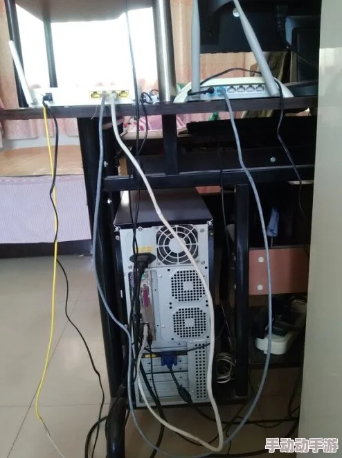 学校教室里可以插自己电脑吗？惊现电源插座乱象，学生们纷纷反映用电安全堪忧！