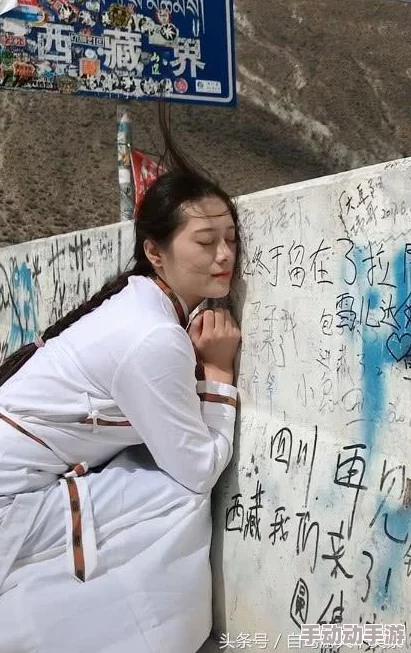 震惊！美女撒尿无遮挡全部过程，竟引发网络热议，网友纷纷围观评论，场面一度失控！