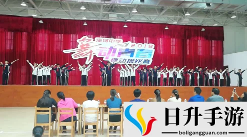 校园pop1n高中多场地火热开幕，众多明星齐聚，共同掀起青春潮流盛宴，现场氛围爆棚！