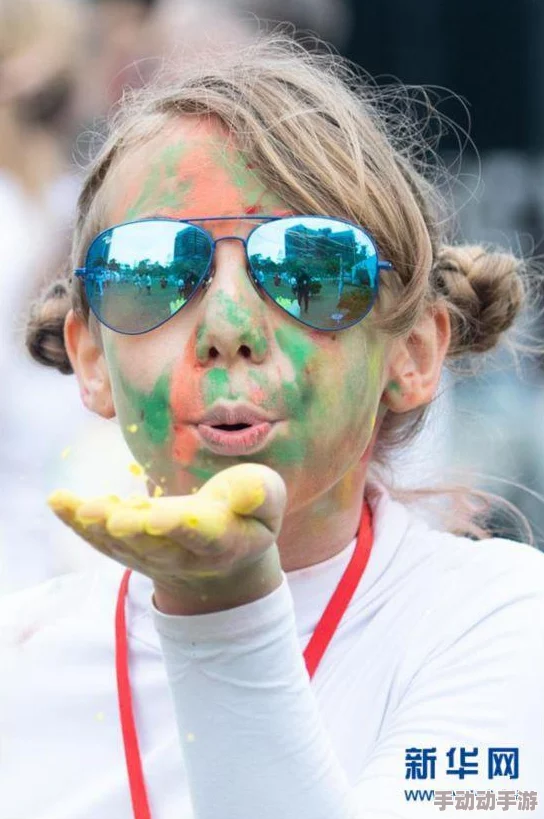 日本三人做爰全过程：最新动态揭示了参与者的真实感受与互动细节，令人惊叹的情感交织与复杂关系