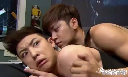 男男激吻互脱裤摸j，热辣场面引发网友热议，情感纠葛与激情碰撞交织成一幅动人画卷