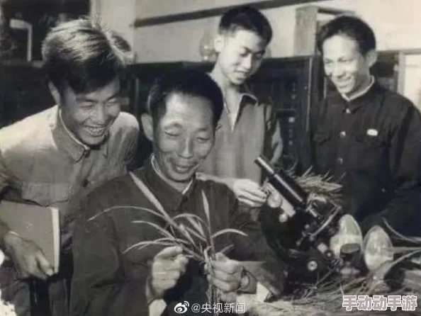 原始传奇游戏中，哪个勋章选择能最快提升角色升级速度？