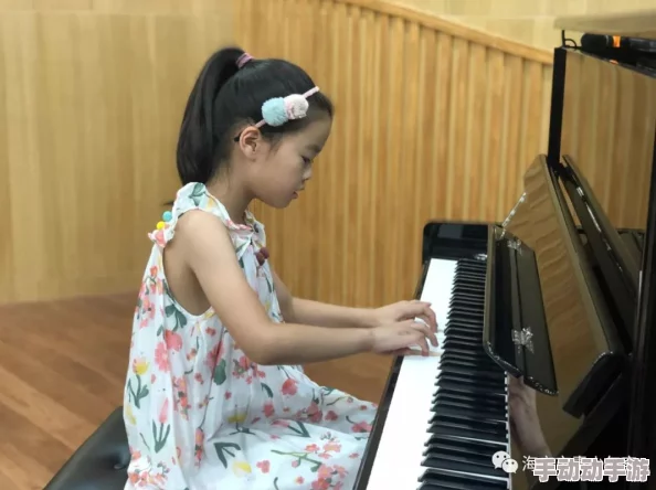 美女操美女:最新动态揭示了她们在舞台上的精彩表现与背后的努力,吸引了众多粉丝的关注与热议 美女操美女:最新动态揭示了她们在舞台上的精彩表现与背后的努力,吸引了众多粉丝的关注与热议