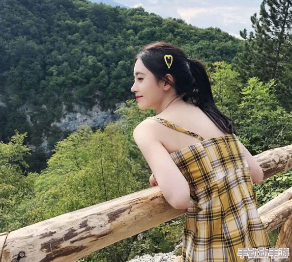 靓女自拍引发热议，网友纷纷点赞评论，惊艳瞬间让人目不暇接！