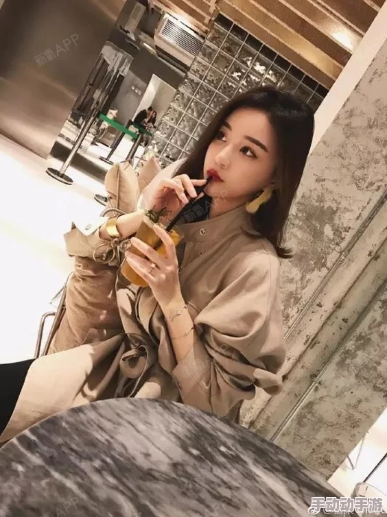 gogogo免费高清在线＂：某知名明星被曝与网红疑似恋情曝光，引发粉丝热议