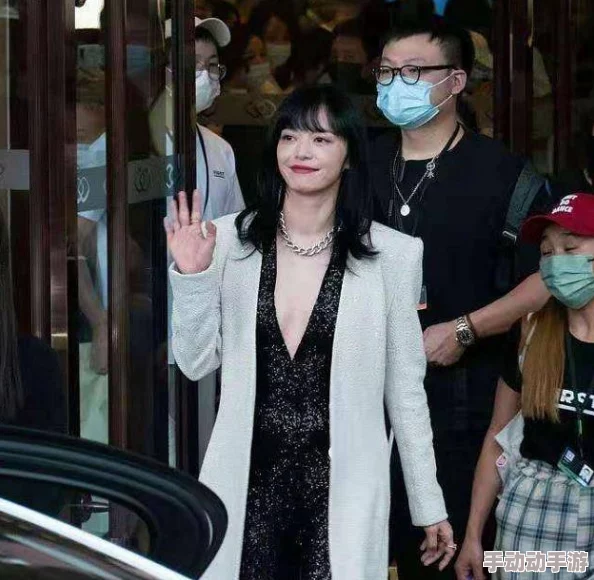 女王口舌vk视频：最新动态曝光，网友热议其内容引发广泛关注与讨论，相关话题持续升温