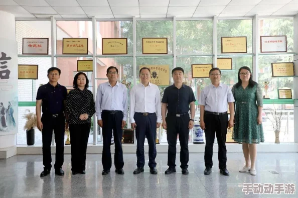 美女操批：最新动态揭示了这一现象背后的社会影响与文化反思，引发广泛讨论与关注