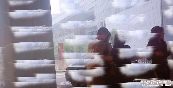 探索男女在床上亲密互动的视频，揭示情感与身体的深度连接