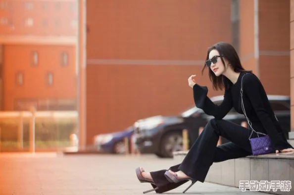 女班长的独特魅力：臭玉足踩踏榨精的奇妙体验与襟忌幻想