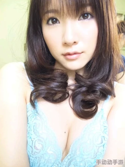 探索nise026早乙女ゆい微乳魅力：细腻之美与青春活力的完美结合