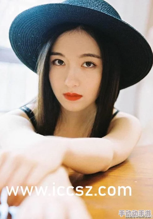 探索无呐衣无内裤的诱人魅力，尽享美女们的自然之美与自信风采，感受视觉盛宴带来的无限惊喜！