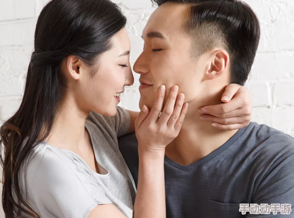 日本夏冰寒说：我和情人囗交全过程：分享我们之间的亲密时刻与感受，探讨情感交流的重要性与技巧