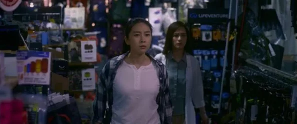 放荡的女老板bd肉体理发：最新进展揭示了事件背后的复杂关系与社会反响，引发广泛讨论与关注