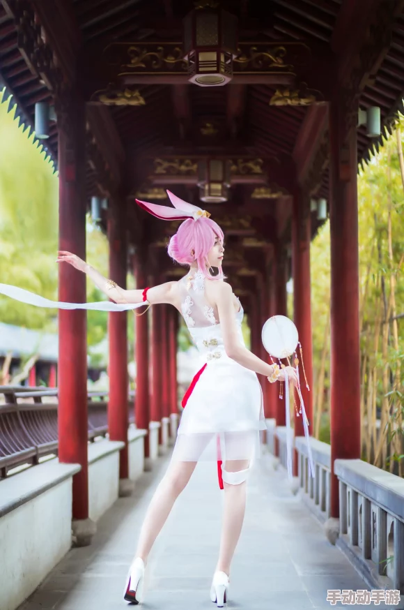 八重神子精夜狂飙游戏动漫引发热潮，玩家热议角色设定与剧情发展，期待更多精彩内容！