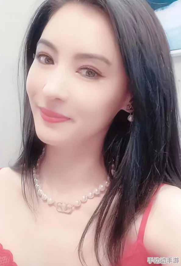 探索亲密关系：男女在床上互动的真实视频，揭示情感与身体的深层连接与理解