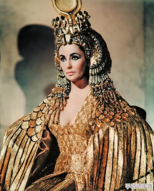 揭秘埃及艳后荒淫史：她的奢华生活与权力游戏背后的不为人知的秘密