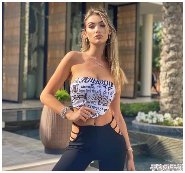 盖尔加朵裸乳无打码，近日她在社交媒体上分享了一组新照片，引发网友热议与讨论