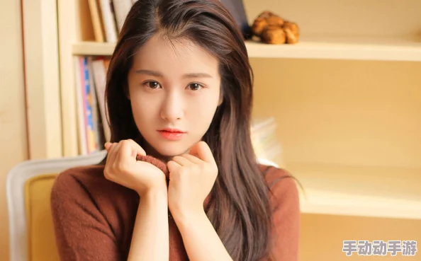 夜幕降临，美女张开双腿邀我共度浪漫一夜，探索激情与温柔的完美交融