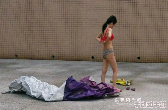 探索男生裸身艺术：无内裤的自由与自信，展现身体之美的独特视角