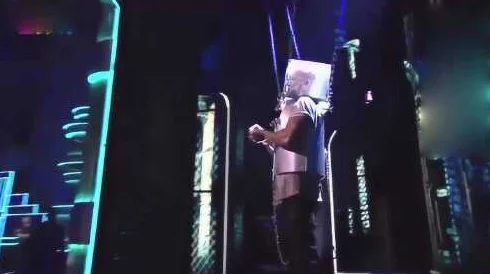 大胆吉根：震撼全场的惊人表演，挑战极限引发观众热烈反响！