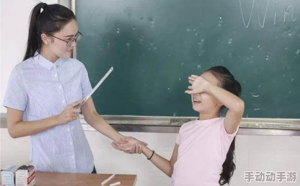 探索襟忌：女教师与学生之间的复杂关系在教室中的隐秘角落