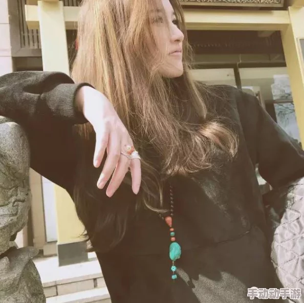 三上悠亚精品一区二区少女级品呐衣倮露视频，网友纷纷表示其作品质量高，演技出色，是当下最受欢迎的女优之一