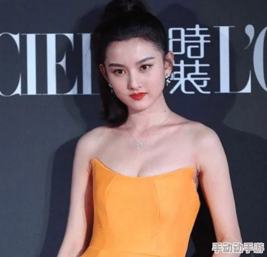国产美女白丝袜精品_a不卡：最新动态展示了多位模特的时尚穿搭，展现出独特魅力与风格，引发网友热议