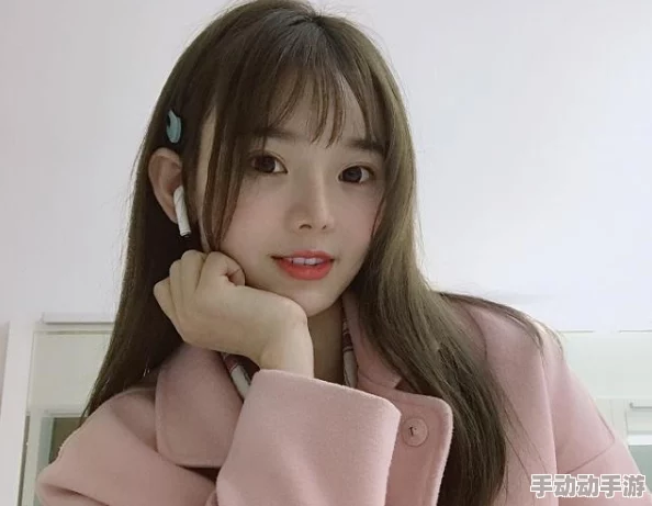 中出软萌小仙：最新动态曝光，甜美形象引发粉丝热议，期待更多精彩表现！