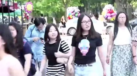 东南亚学生昧在社交媒体上分享学习生活，吸引众多网友关注与互动，展现青春活力与多元文化魅力