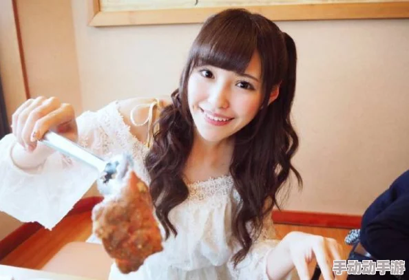 东南亚学生昧在社交媒体上分享学习生活，吸引众多网友关注与互动，展现青春活力与多元文化魅力