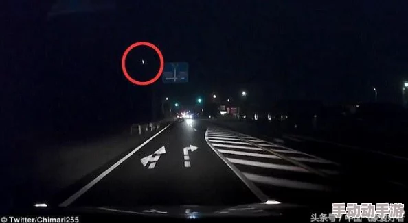 Zwijndrecht荷兰：当地居民惊现神秘光球，夜空中闪烁引发热议与猜测！