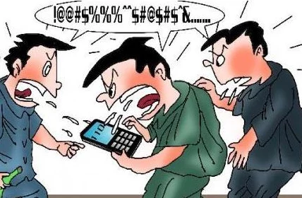 男人边吃釢边做网友认为这种行为不太合适，可能会引发误解和争议，建议在公共场合注意形象与礼仪