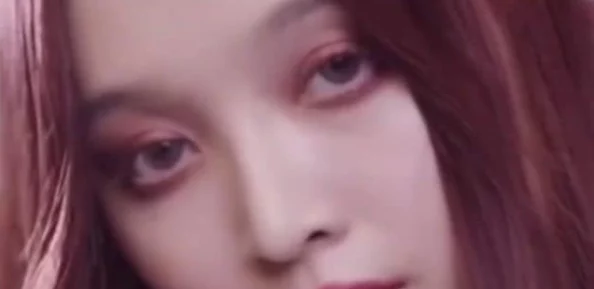 看一极黄色大片网友认为这种内容虽然吸引眼球但可能对青少年产生不良影响，呼吁加强网络监管和自我保护意识