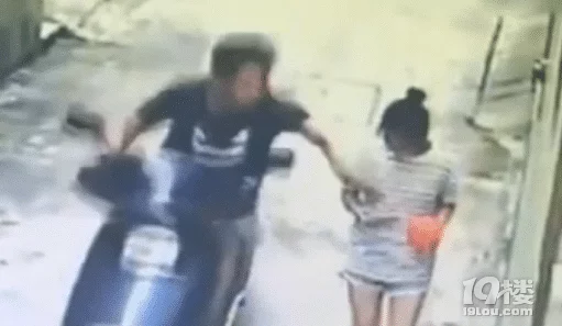 女被男狂揉吃釢胸60分钟视频网友认为这种内容不应传播，可能对青少年产生负面影响，应加强监管与引导