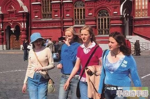 俄罗斯粗大猛烈18P网友认为这部作品在情节和表现上都很出色，尤其是演员的表演让人印象深刻，值得一看