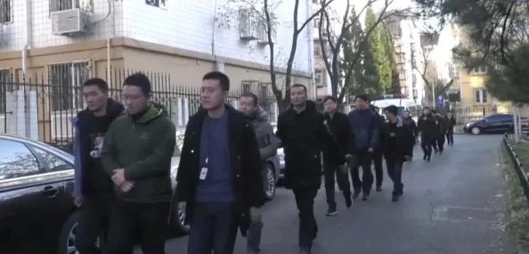 新盗摄偷拍偷看HD，真是让人感到不安，这种行为寝犯了他人的隐私权