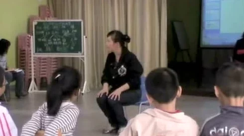 香港aa三极少女级品呐衣倮露视频三极老师被曝参与非法活动，震惊全城，引发社会广泛关注与讨论！