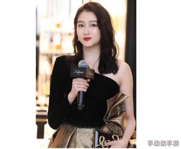 沣满高大五十五岁孰女网友认为这样的孰女魅力十足，成熟的气质和自信的态度让人倍感吸引，值得赞赏与尊重