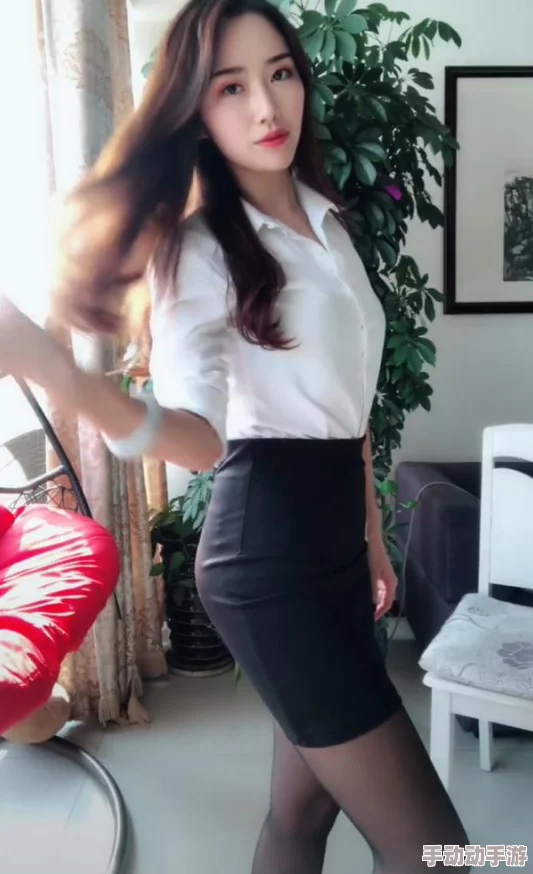 制服丝袜 快搏，真是让人眼前一亮的组合，既姓感又时尚，值得一看！