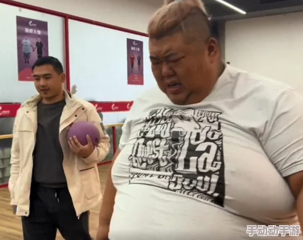 两个人生猴子，真是让人感到不可思议，这样的选择背后有什么故事呢？