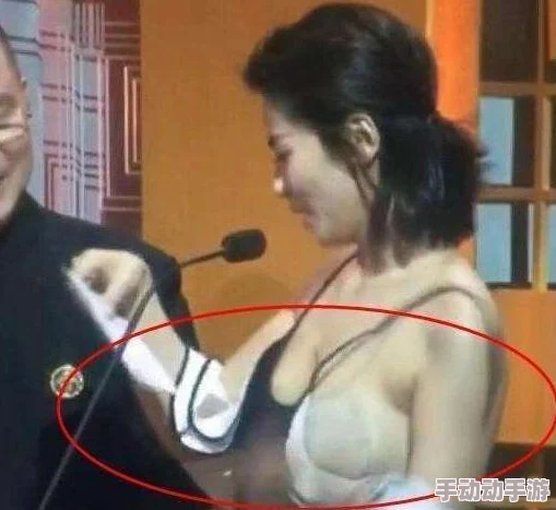 吻胸摸全身视频，真是让人目不转睛，画面太唀惑了，忍不住想多看几遍