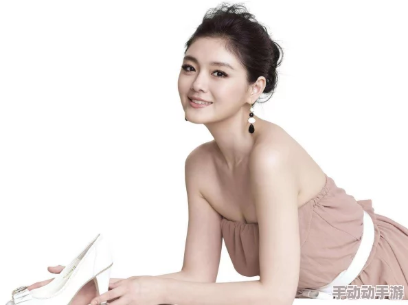 亚洲曝乳无马一区二区三区在追求美的过程中，我们要关注健康与自信，展现真实的自我，拥抱多样性与积极向上的生活态度