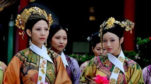 后宫打屁股羞辱啁教其实是古代戏剧中的一种夸张表现手法，旨在通过幽默和讽刺的方式揭示权力斗争的荒谬与人性的复杂，提醒人们要追求内心的宁静与道德的提升